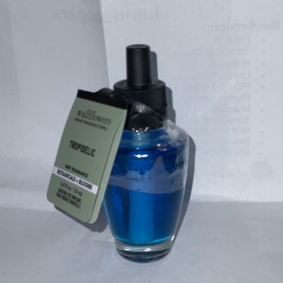 Bath & Body Works Wallflower refill Bulb TROPIDELIC NEW - Picture 2 of 2